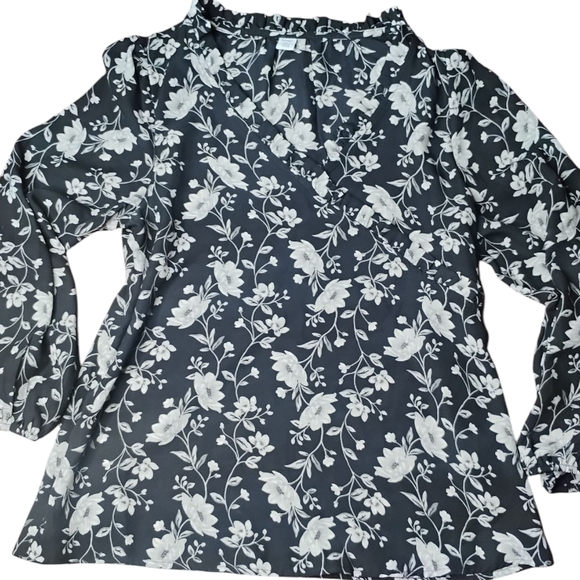 Old Navy Tops - Old Navy White and Blue Ruffled Long Sleeve Blouse